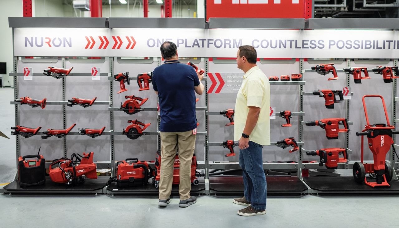 Zákazníci v predajni Hilti