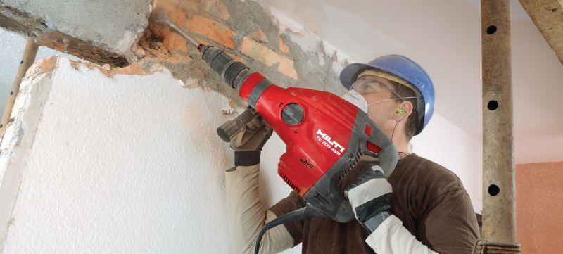 Búracie kladivo TE 700-AVR SDS-Max Výkonné sekacie kladivo SDS Max (TE-Y) na náročné sekanie v betóne a v murive s aktívnou redukciou vibrácií (AVR) Použitie 1