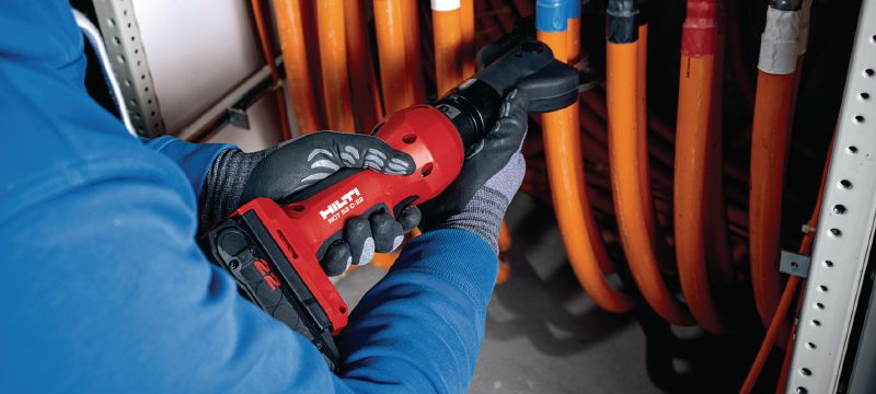 NCT 53 C-22 akumulátorové nožnice na medené/hliníkové káble Akumulátorové nožnice na medené a hliníkové káble do 2 │ 50 mm (platforma akumulátora Nuron) Použitie 1