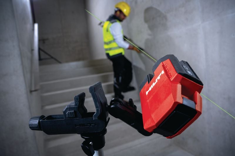 Olovnicový a priečny líniový laser PM 20-CGE s vysokou presnosťou Kombinovaný laser s 2 líniami a 4 bodmi na vodoinštalačné práce, niveláciu, zarovnávanie a vymedzovanie so zeleným lúčom s vysokou presnosťou Použitie 1