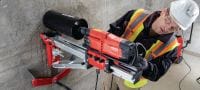 Diamantový jadrový vŕtací stroj DD 250-CA Pokročilý diamantový vŕtací nástroj pre veľké zaťaženie s voliteľnou jednotkou automatického podávania Cut Assist na jadrové vŕtanie veľmi malých až veľkých otvorov s priemerom 12-500 mm (1/2 - 20) Použitie 1