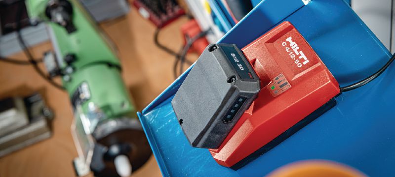 B 12-30 12 V akumulátor Kompaktný a mimoriadne ľahký 12 V Li-ion akumulátor Použitie 1