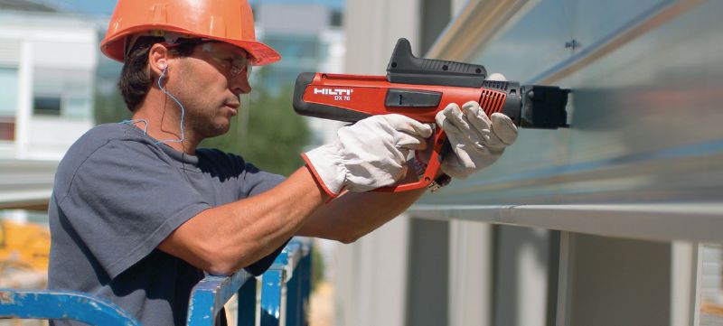 Prachom poháňané nábojky Clean-Tec (dlhé) 6.8/18 M10 Zásobníkové kazety Clean-Tec, kaliber .27, dlhé pre použitie v prachom poháňaných vsadzovacích strojoch pre pripevnenie plechových krytín Použitie 1