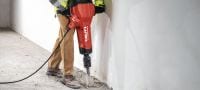 Špicaté sekáče TE-H SM Špicaté sekáče na štiepenie/rozbíjanie betónu a muriva pomocou búracieho náradia tretej generácie TE 3000 alebo H28 s upínaním Použitie 2