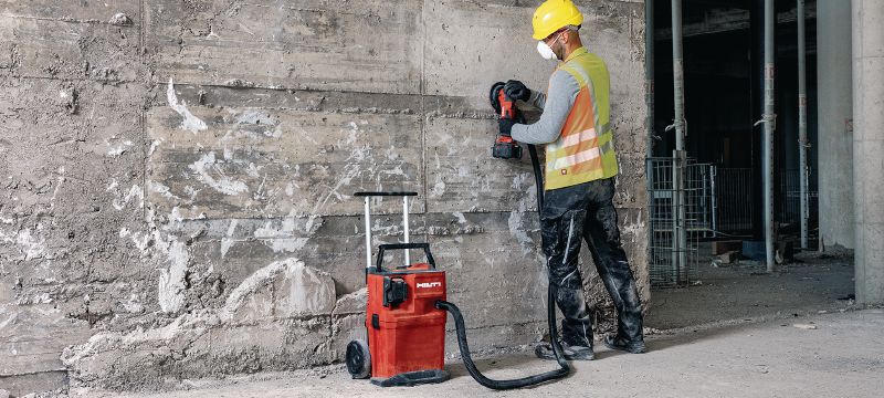 Akumulátorový odsávač prachu VC 4MX-22 T15 triedy M Výkonný akumulátorový odsávač prachu s veľkou nádobou na pripojenie k elektrickému náradiu a na vysávanie staveniska (mokré a suché), 15 l nádrž (akumulátor Nuron) Použitie 1