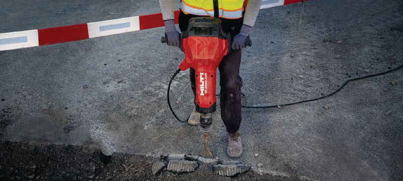 Vysokovýkonné búracie kladivo TE 3000-AVR Výnimočne výkonné búracie kladivo na náročné búranie betónu, rezanie asfaltu, zemné práce a osadenie uzemňovacích tyčí Použitie 1