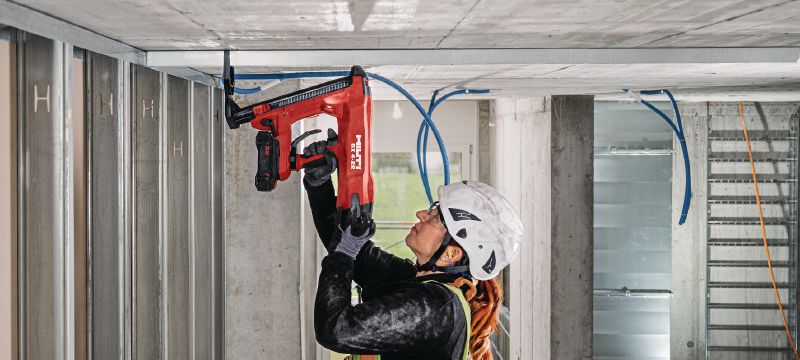 BX 4-IF-22 akumulátorová klincovačka do betónu (doplnok IF) Akumulátorová klincovačka napájaná batériou Nuron na upevnenie sadrokartonárskeho profilu a ľahkých materiálov do betónu, ocele a muriva Použitie 1