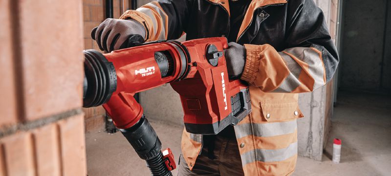 TE 60-22 Akumulátorové kombinované kladivo Výkonné a akumulátorové vŕtacie kladivo SDS Max (TE-Y) s vysokým pomerom výkonu a hmotnosti na náročné vŕtanie a sekanie do betónu a muriva (akumulátor Nuron) Použitie 1