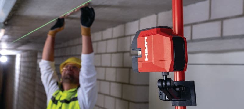 Olovnicový a priečny líniový laser PM 20-CGE s vysokou presnosťou Kombinovaný laser s 2 líniami a 4 bodmi na vodoinštalačné práce, niveláciu, zarovnávanie a vymedzovanie so zeleným lúčom s vysokou presnosťou Použitie 1