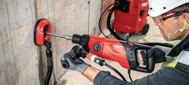Diamantový jadrový vŕtací stroj DD 150-U Všestranný diamantový vŕtací stroj na ručné alebo stojanové jadrové vŕtanie otvorov s priemerom 8 až 162 mm (5/16 – 6-3/8) Použitie 1