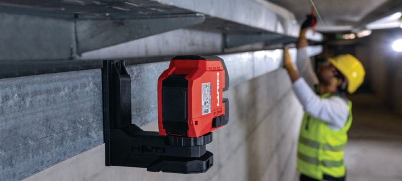 Olovnicový a priečny líniový laser PM 20-CGE s vysokou presnosťou Kombinovaný laser s 2 líniami a 4 bodmi na vodoinštalačné práce, niveláciu, zarovnávanie a vymedzovanie so zeleným lúčom s vysokou presnosťou Použitie 1