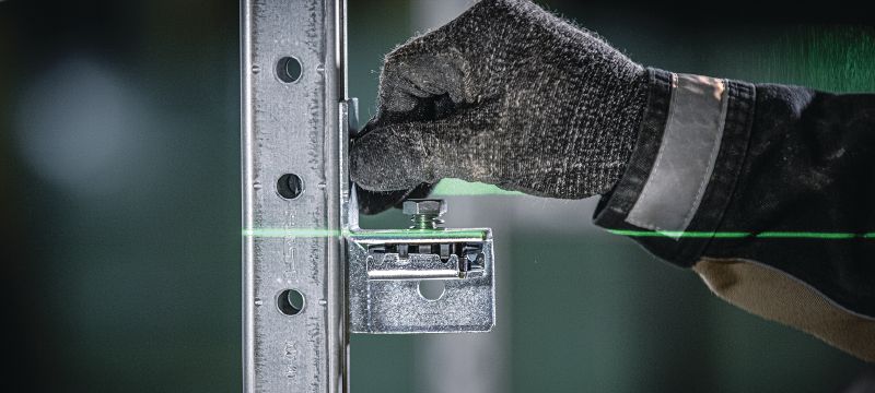 MT-C-LL1 FL Predmontovaná rohová spojka Spojka s pravým uhlom s predmontenou rýchlou uzamykanou maticou a skrutkou pre montáž nosníkových konštrukcií Použitie 1