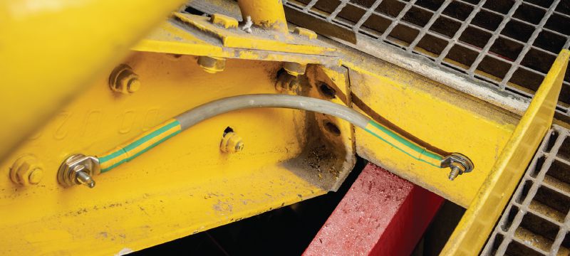 Závitový klinec S-BT-ER HC Závitová skrutka (nehrdzavejúca oceľ, metrický závit) pre elektrické spojenia do ocele vo vysoko korozívnom prostredí, odporúčaná maximálny prierez pripojeného kábla 120 mm² Použitie 1