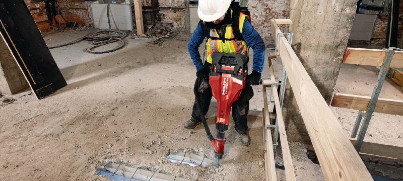 TE 2000-22 TE-S akumulátorové búracie kladivo Výkonné a ľahké akumulátorové vŕtacie kladivo na búranie betónu a ďalšie demolačné práce (platforma akumulátora Nuron) Použitie 1