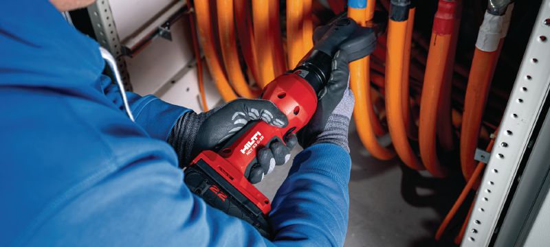 NCT 53 C-22 akumulátorové nožnice na medené/hliníkové káble Akumulátorové nožnice na medené a hliníkové káble do 2 │ 50 mm (platforma akumulátora Nuron) Použitie 1