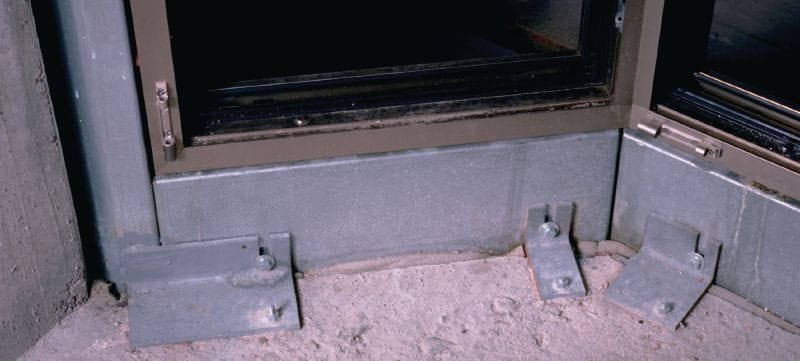 Klinová kotva HST3-R BW z nehrdzavejúcej ocele Klinová kotva s jedinečným výkonom pre náročné statické a seizmické zaťaženia v trhlinovom betóne (uhlíková oceľ A4, veľká podložka) Použitie 1