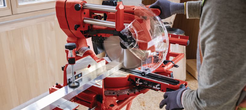 SM 60-22 Akumulátorová pokosová píla Pokosová píla s priečnym rezom do 100x355 mm a rezaním pod uhlom až 48° (akumulátorová platforma Nuron) Použitie 1