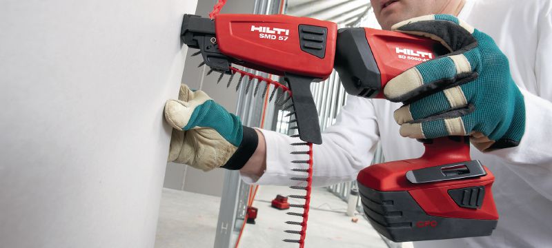 Samorezné skrutky do sadrokartónu S-DD 01 B M Zásobníková sadrokartonárska skrutka (fosfátový povlak) pre zásobník skrutiek SMD 57 – pre pripevnenie sadrokartónových dosiek alebo tvrdých dosiek na kov Použitie 1