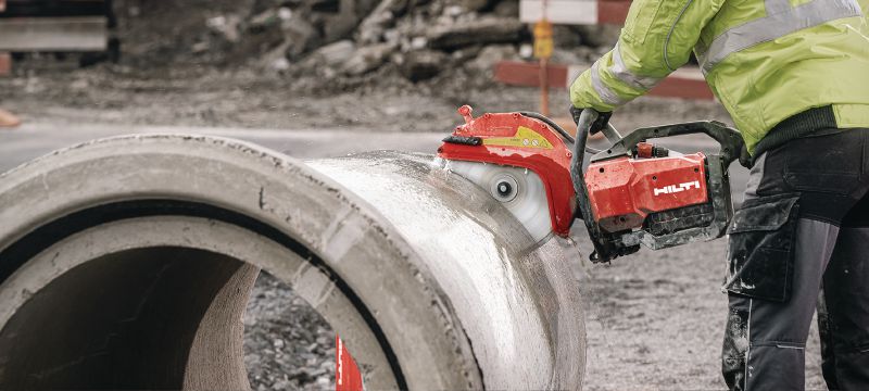 Akumulátorová rezná píla DSH 700-22 ATC (300 mm) Všestranná akumulátorová píla so zadnou rukoväťou, na rezanie do 120 mm s 300 mm čepeľou do betónu, muriva a kovu (batériová platforma Nuron) Použitie 1