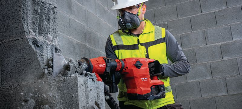 TE 500-22 SDS-Max akumulátorové sekacie kladivo Akumulátorové buracie a sekacie kladivo v prevedení SDS Max (TE-Y) na sekanie do betónu alebo muriva s funkciou aktívnej redukcie vibrácií (batériová platforma Nuron) Použitie 1