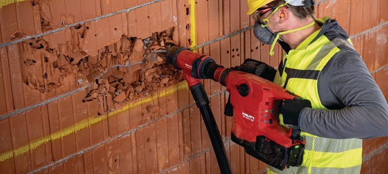 TE 500-22 SDS-Max akumulátorové sekacie kladivo Akumulátorové buracie a sekacie kladivo v prevedení SDS Max (TE-Y) na sekanie do betónu alebo muriva s funkciou aktívnej redukcie vibrácií (batériová platforma Nuron) Použitie 1