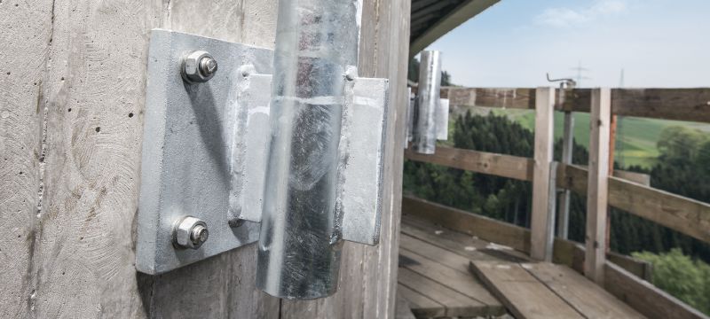 Expanzná kotva HST3-R z nehrdzavejúcej ocele Klinová kotva s jedinečným výkonom pre náročné statické a seizmické zaťaženia v trhlinovom betóne (uhlíková oceľ A4) Použitie 1