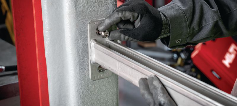 MR / MF Adaptér s odsadeným závitom Závitový odsadený nástavec v prevedení samec/samica z uhlíkovej ocele na upevňovanie na oceľové nosníky s pasívnym protipožiarnym náterom (PFP) Použitie 1